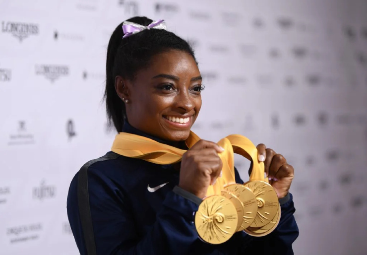 Simone Biles (Thể dục dụng cụ). Không nghi ngờ gì nữa, Biles chính là huyền thoại GOAT của môn thể dục dụng cụ. Cô gái 25 tuổi giành được 4 HCV Olympic và 19 HCV thế giới.