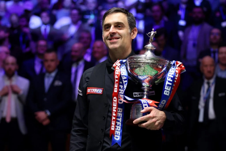 Ronnie O'Sullivan (bi-a snooker). Vào năm 2022, "The Rocket" O'sullivan đã hoàn tất danh hiệu vô địch thế giới lần thứ 7, cân bằng kỷ lục của đàn anh Stephen Hendry. Ở tuổi 46 và 148 ngày, anh trở thành nhà vô địch snooker lớn tuổi nhất trong lịch sử. O'Sullivan chạm tới danh hiệu thứ 39 (Hendry có 36 danh hiệu) và xứng đáng là GOAT snooker.