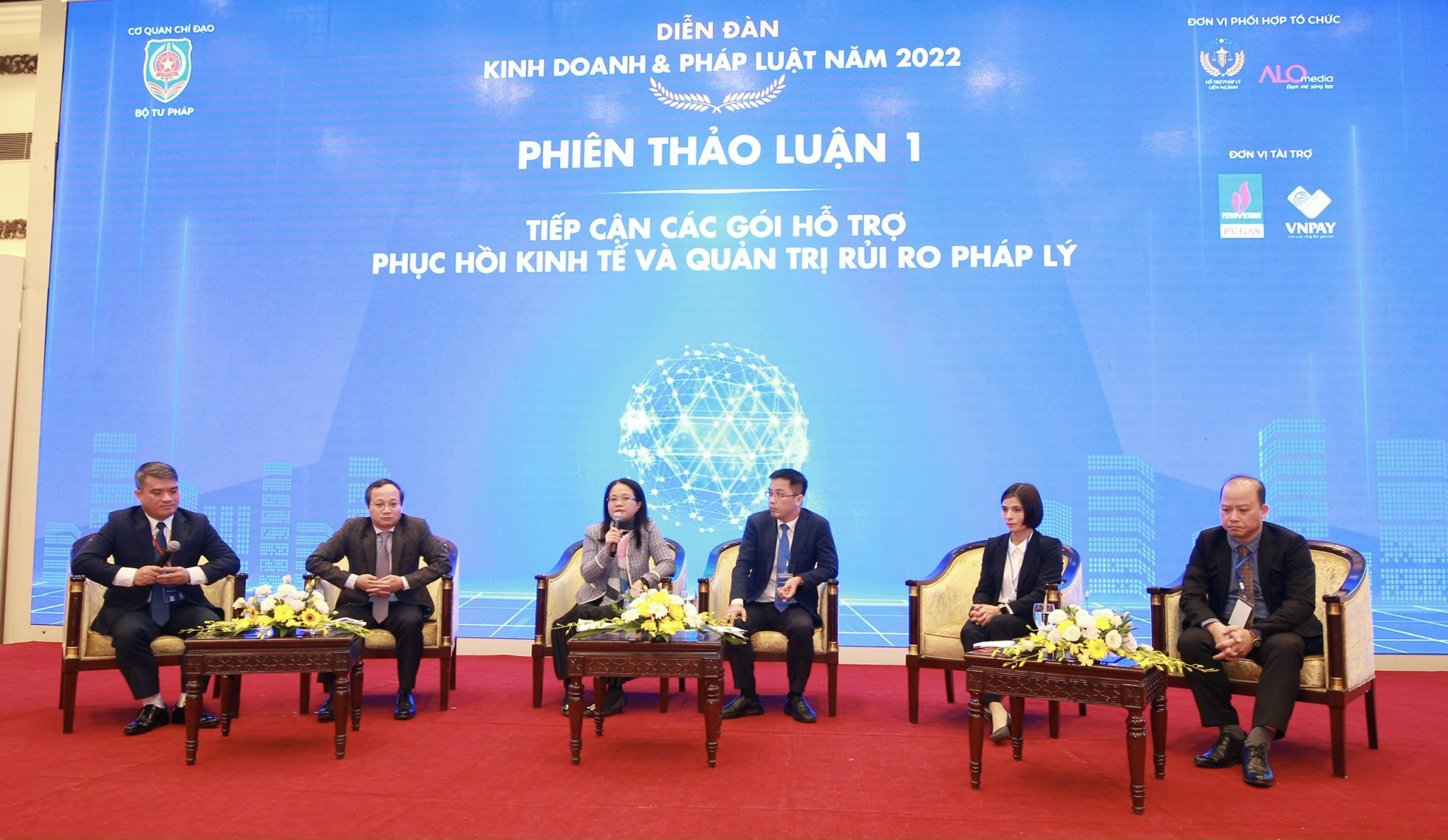 Diễn đàn kinh doanh và pháp luật do Bộ Tư pháp tổ chức sáng 20/12.