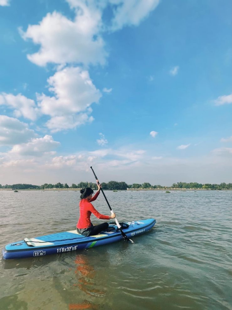 ... chèo sup, leo núi, chạy bộ, gym... để duy trì vóc dáng.
