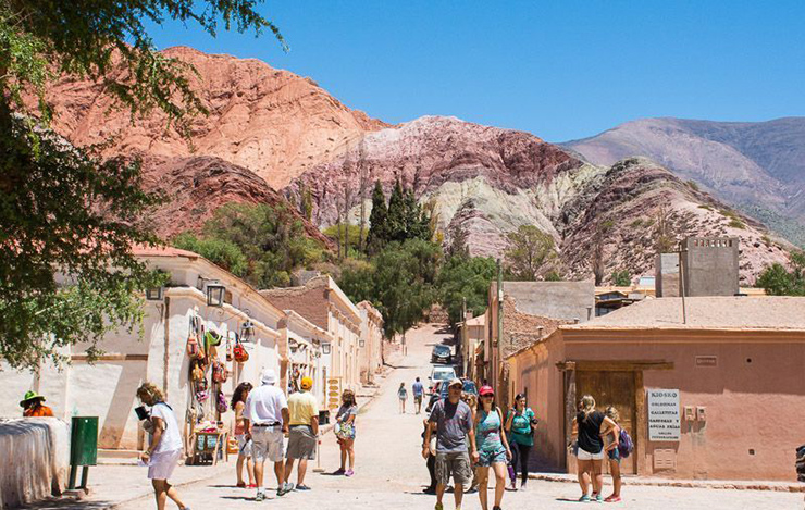 Quebrada de Humahuaca từng là tuyến đường quan trọng với người Inca. Các thị trấn của thời kỳ thuộc địa có tầm quan trọng rất lớn, vì chúng phát triển cùng với các khu định cư của tổ tiên người dân ở nơi này.
