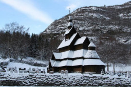 8 nhà thờ trang hoàng đón Giáng sinh đẹp nhất thế giới