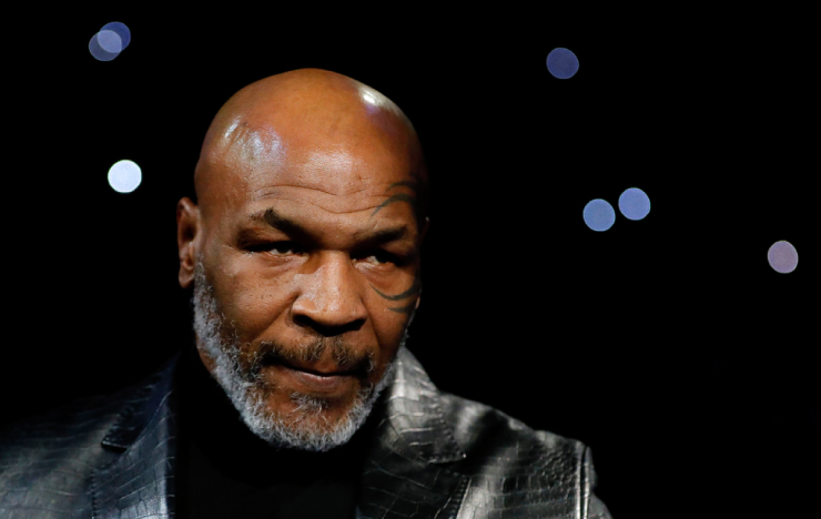 Mike Tyson không làm gì vẫn bị người ta réo tên trên mặt báo