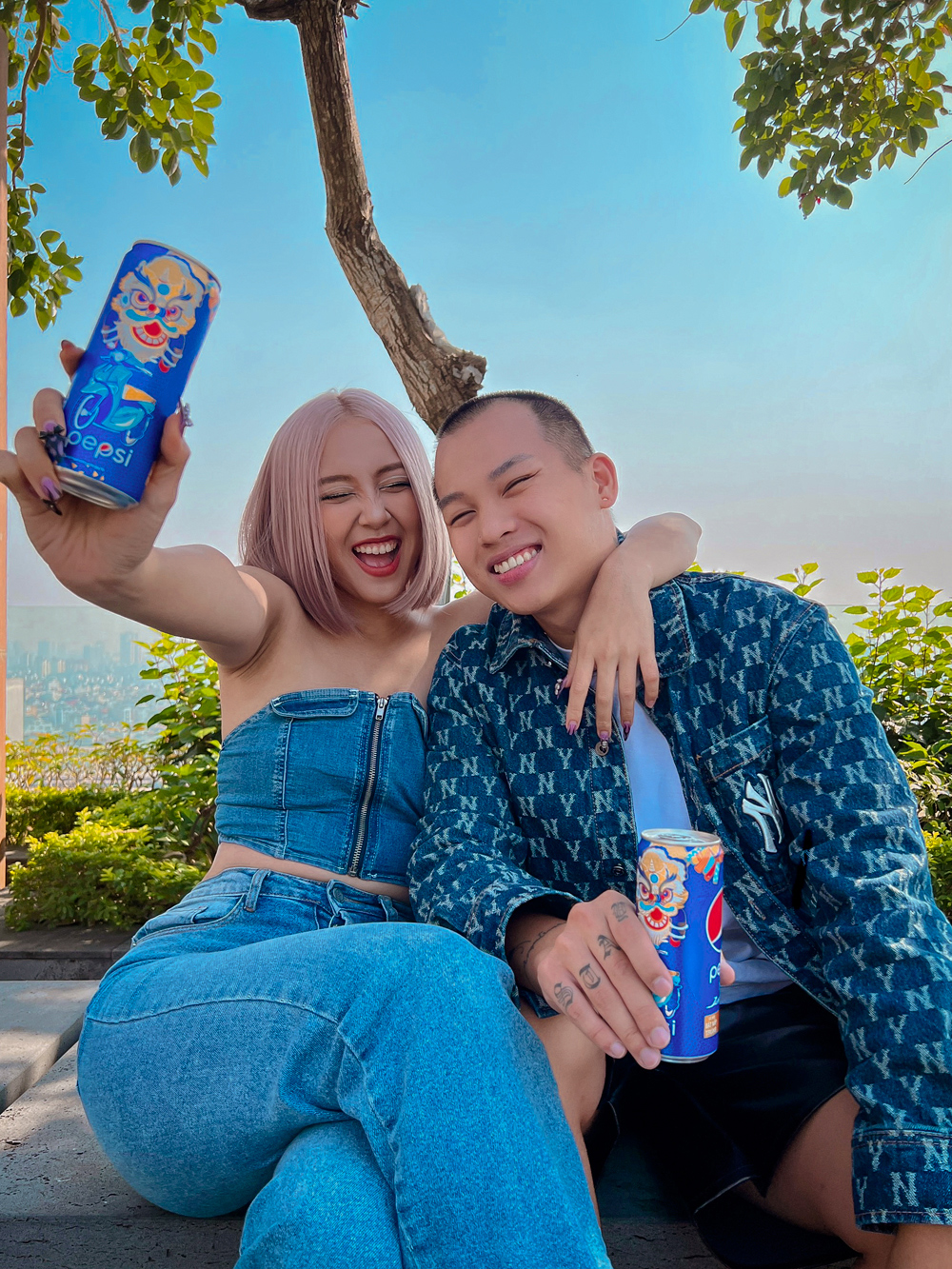 Bộ đôi hot tiktoker Tra &amp; Trọc hào hứng check-in cùng phiên bản vỏ lon giới hạn Pepsi x Janus