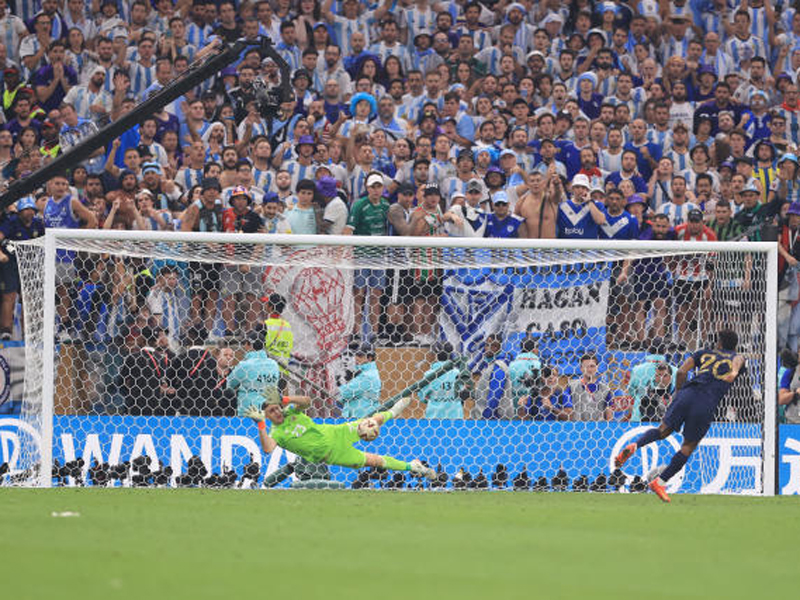 Emiliano Martinez là thủ môn chơi đòn tâm lý và bắt luân lưu cực tốt của ĐT Argentina