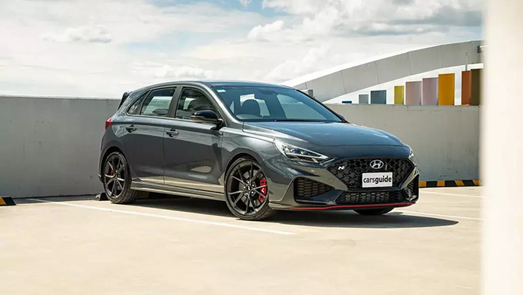 10. Hyundai i30 N DCT (tăng tốc từ 0-100 km/h trong 5,4 giây)
