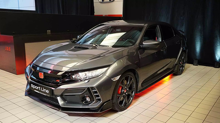 9. Honda Civic Type R (tăng tốc từ 0-100 km/h trong 5,4 giây)
