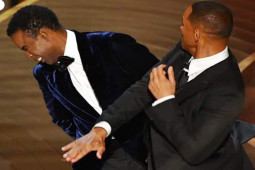 Biến căng ở Oscar 2022: Will Smith đấm thẳng mặt Chris Rock ngay trên sóng trực tiếp