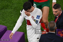 MU dứt tình Ronaldo: Thông điệp chia tay 81 từ, Ten Hag không thèm nhắc tới