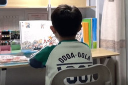 Nhờ cha mẹ làm điều này, cậu bé 8 tuổi kiên trì đọc sách vào buổi sáng suốt 400 ngày