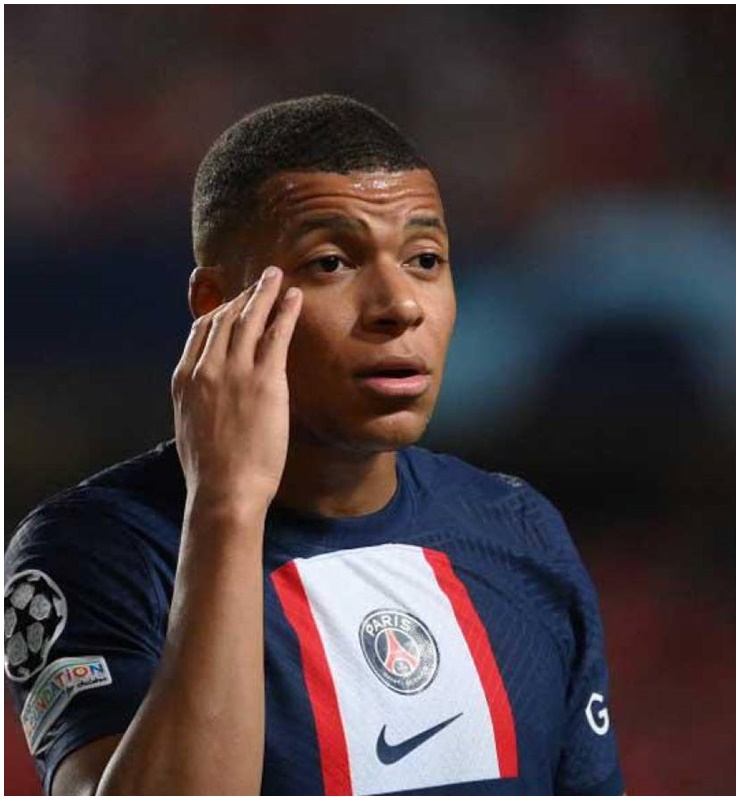 Tuy nhiên về mặt tình trường, Kylian Mbappe dường như không thuận lợi cho lắm. Anh dính nhiều tin đồn hẹn hò với các bóng hồng khác nhau.&nbsp;
