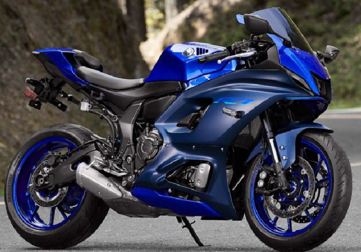 6. Yamaha YZF-R7 trọng lượng nhẹ, hiệu suất thể thao, đem lại sự thú vị trong quá trình vận hành, với động cơ đôi xi lanh, dung tích 689cc. Vị trí ngồi lái giúp lái xe đạt tư thế hoàn hảo, thoải mái, tự tin.