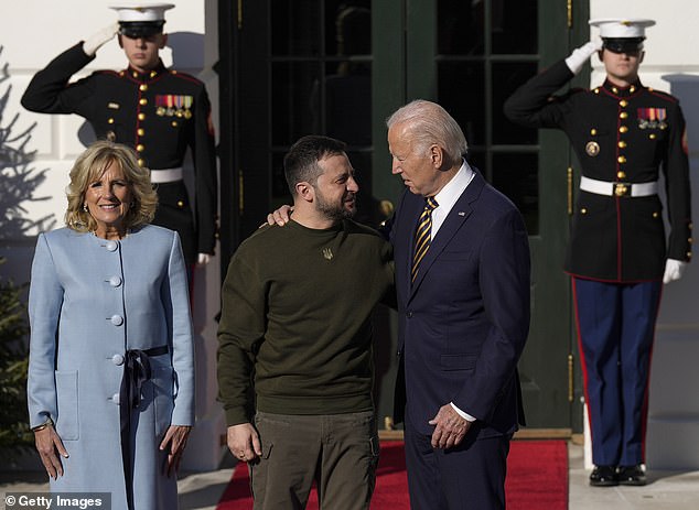 Ông Biden trải thảm đỏ đón tiếp ông Zelensky.