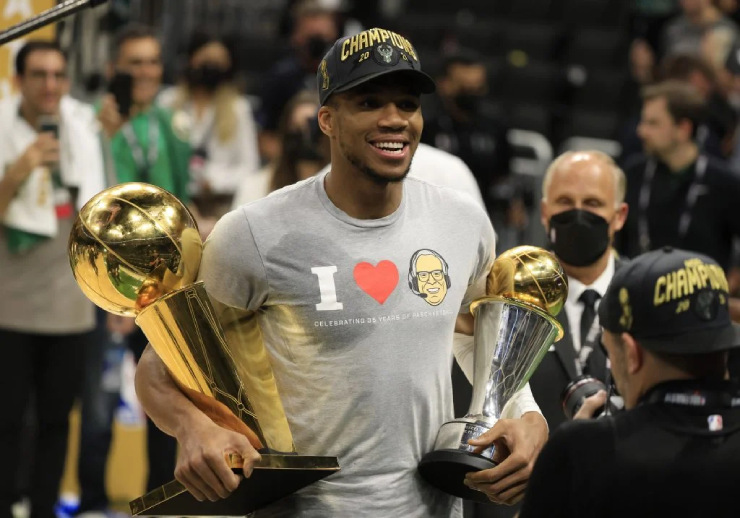 2. Giannis Antetokounmpo, cầu thủ bóng rổ người Hy Lạp