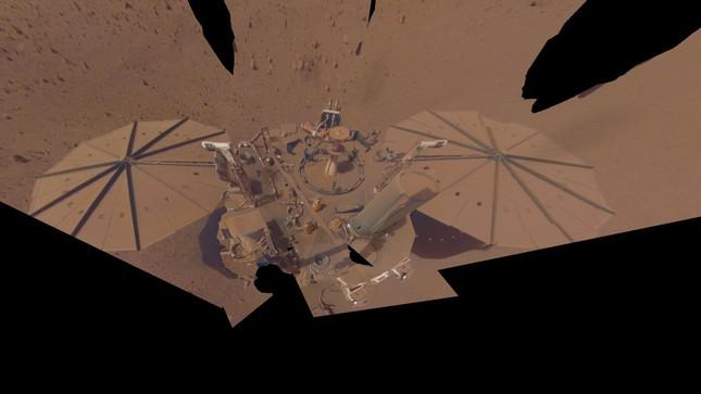 Tàu đổ bộ InSight Mars của NASA đã chụp bức ảnh này vào ngày 24/4.