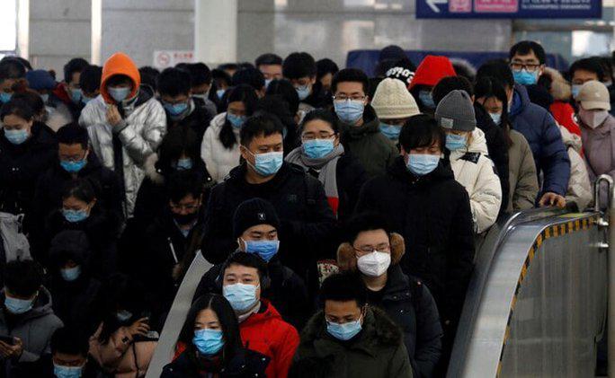 Trong vòng 1 tuần tới, người dân Trung Quốc sẽ trở về quê đón Tết Nguyên đán, dự kiến làm số ca mắc COVID-19 tăng mạnh. Ảnh: Reuters
