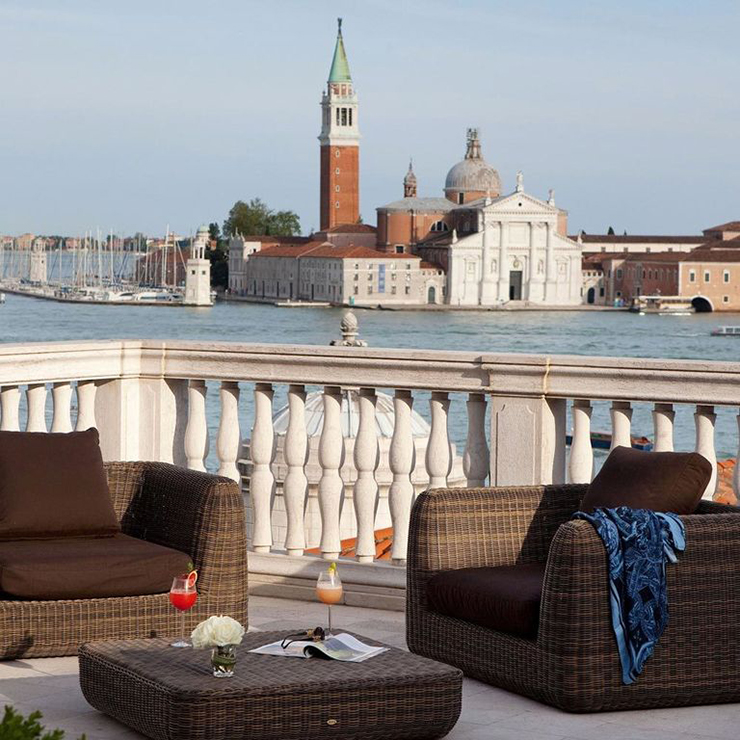 Khách sạn Luna Baglioni, Venice, Italia nằm cạnh Quảng trường St Mark mang tới cảm giác lãng mạn, bay bổng vào mỗi buổi chiều.
