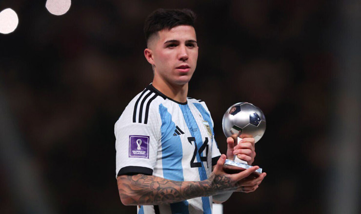 Enzo Fernandez ẵm giải "Cầu thủ trẻ xuất sắc nhất World Cup 2022" sau khi cùng ĐT Argentina vô địch