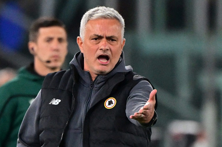 Rộ tin ĐT Brazil đã "đi đêm" với siêu cò Jorge Mendes để chèo kéo HLV Jose Mourinho rời AS Roma