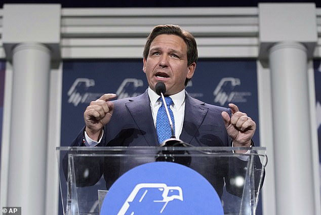 Thống đốc bang Florida Ron DeSantis - đối thủ tiềm năng của ông Trump.