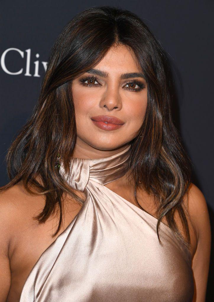 Priyanka Chopra làm bừng sáng làn da xỉn màu với các loại mặt nạ tự làm.