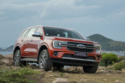 Ford Everest Titanium 4x2 bản nâng cấp có giá 1.268 tỷ đồng