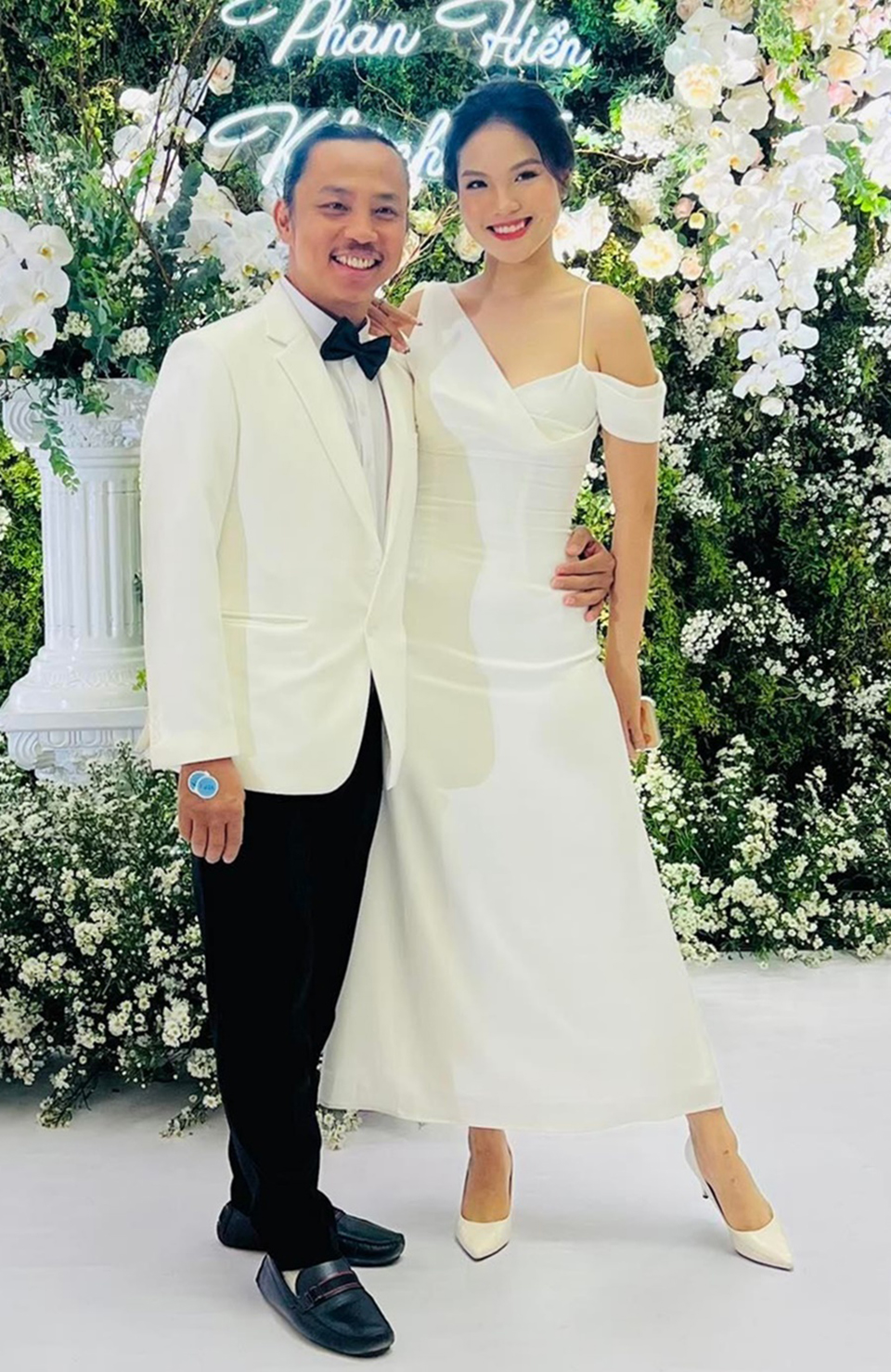 Chí Anh và vợ đến dự đám cưới của Khánh Thi - Phan Hiển