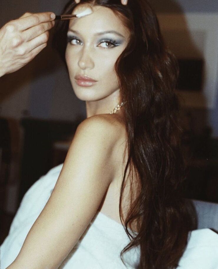 Một trong những lợi thế của Bella Hadid khi trở thành người mẫu đó là gương mặt đậm tính thời trang cùng chiều cao 1m75.&nbsp;
