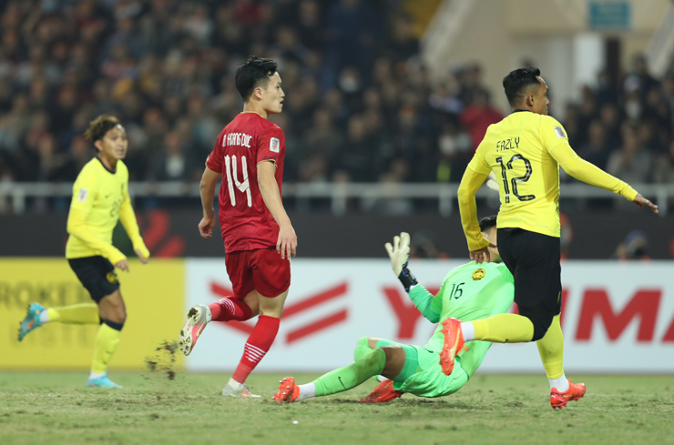 Hoàng Đức ấn định đại thắng 3-0 của Việt Nam trước Malaysia