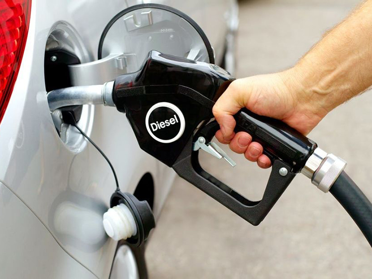 Đổ nhầm nhiên liệu cho xe ô tô, nên xử lý theo cách sau - 2