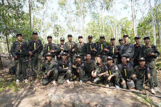 Trung tá Nguyễn Trọng Quảng, Phó giám đốc Trung tâm Huấn luyện quốc gia về phòng, chống khủng bố, cho biết đơn vị đang huấn luyện 60 chiến sĩ có năng lực, sở trường công tác là võ thuật, bắn súng, sau đó tiếp tục chọn ra 8 người xuất sắc nhất đại diện cho Việt Nam tham gia chương trình "Thử thách đặc nhiệm" được tổ chức tại các Tiểu vương quốc Ả rập Thống nhất (UAE) vào năm 2023.