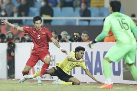 Trọng tài FIFA phản đối quả 11m của ĐT Việt Nam, báo Indonesia công kích Văn Hậu
