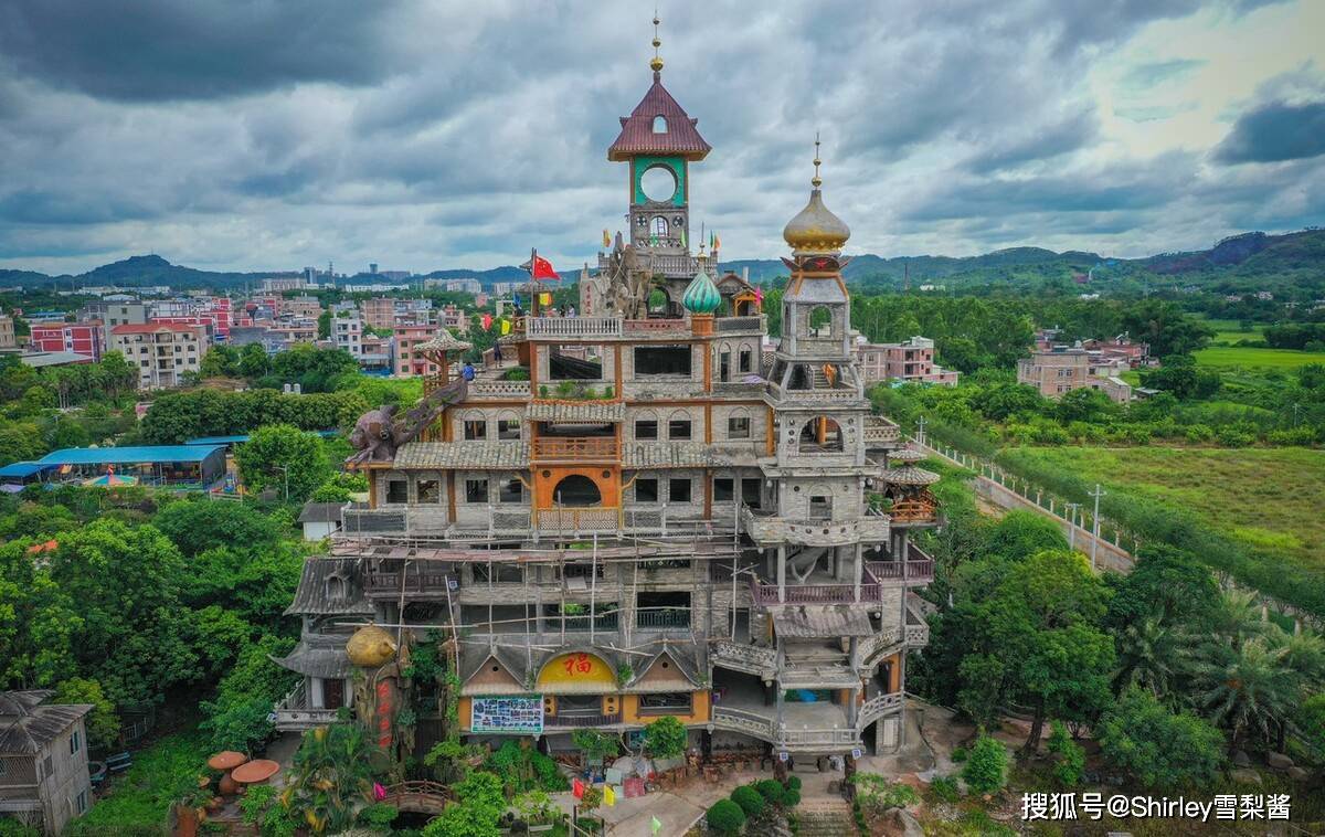 Người nông dân chi 50 tỷ xây tòa nhà có 1-0-2, chưa xây xong đã hút du khách - 1