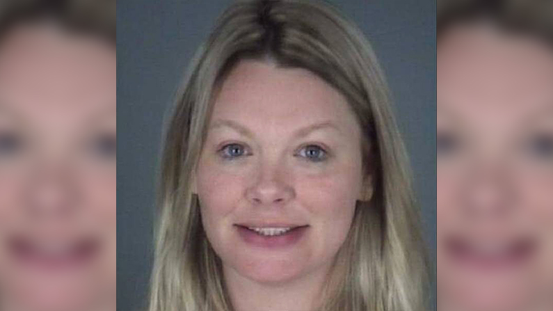 Carol Lynn Stone bị buộc tội hành hung chồng.