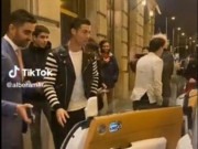 Bóng đá - Ronaldo lộ clip dẫn bạn gái về Madrid ăn chơi, bao giờ ra mắt CLB mới?