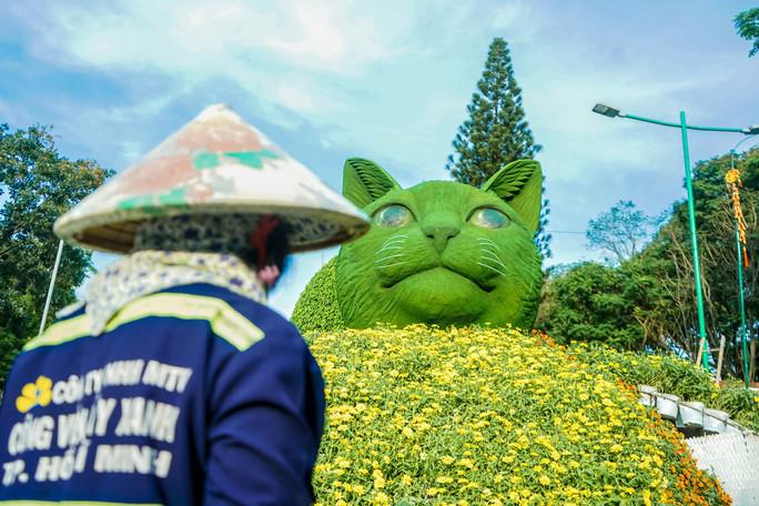 Công viên Lê Văn Tám (phường Đa Kao, quận 1) trang trí tiểu cảnh chào đón năm Quý Mão.