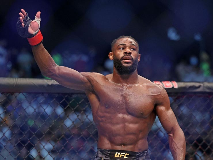 Aljamain Sterling sẽ đôn cân