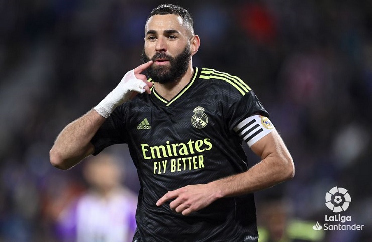 Benzema tỏa sáng ghi cú đúp