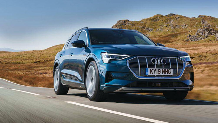 8. Audi e-tron: 315 km
