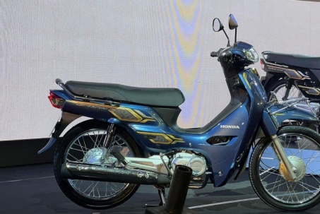 Cận cảnh huyền thoại 2024 Honda Dream khiến dân Việt phát mê