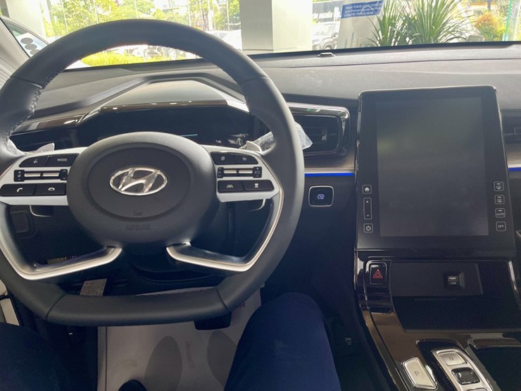 Ảnh thực tế Hyundai Custin 2023 tại đại lý - 8