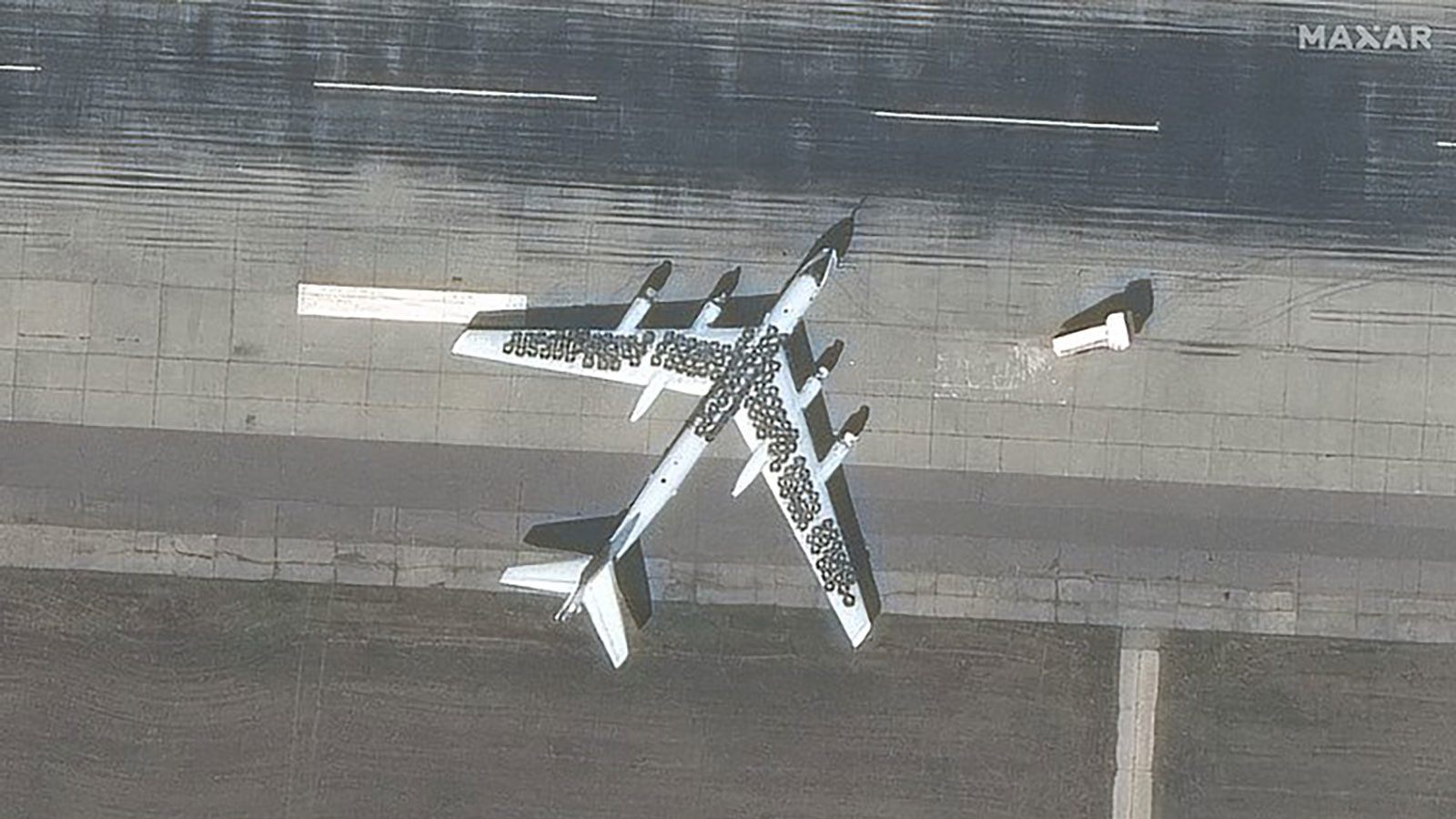 Sân bay quân sự Nga dùng cách mới để phòng chống UAV? - 3