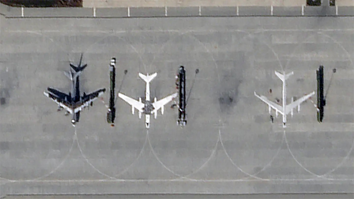 Sân bay quân sự Nga dùng cách mới để phòng chống UAV? - 2