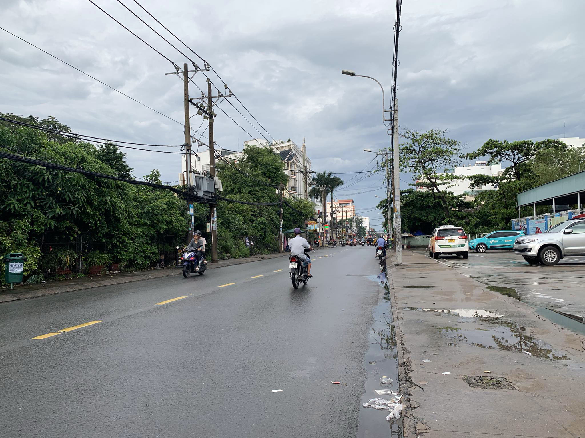 Nước trên đường thoát nhanh sau mưa nên việc lưu thông của người dân được thuận lợi