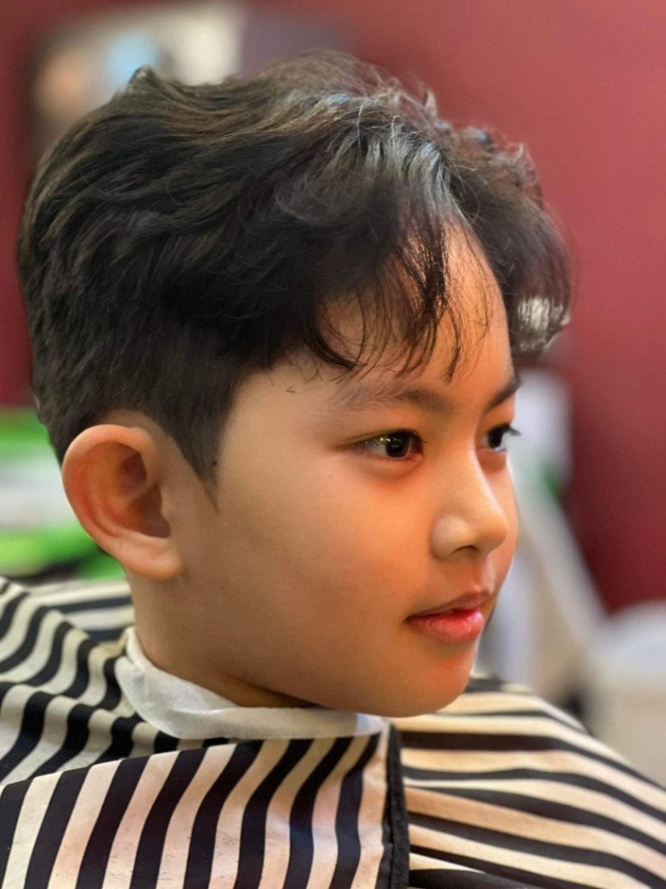 Con trai đòi cắt tóc Hàn Quốc, Khánh Thi nhìn ngoại hình mới của cậu bé phải thốt lên: 