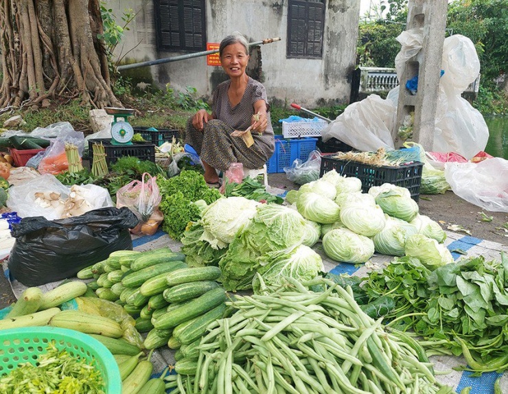 Những mặt hàng thiết yếu hằng ngày như rau củ đang liên tục tăng giá trong những ngày qua. Ảnh: A.HIỀN