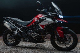 Trình làng 2023 Triumph Tiger 900 GT Aragon giá hơn 419 triệu đồng