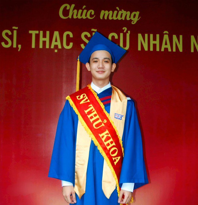 Á khoa Trường Đại học Sư phạm TP.HCM: 'Không có một nỗ lực học tập nào là hoang phí cả' - 1