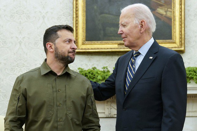 Tổng thống Ukraine Volodymir Zelensky gặp Tổng thống Mỹ Joe Biden tại Nhà Trắng ngày 21/9. (Ảnh: AP)