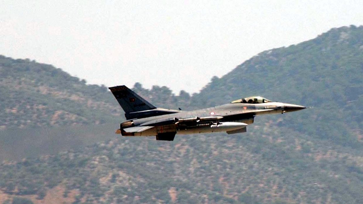 Chiến đấu cơ Thổ Nhĩ Kỳ ném bom ở Iraq sau vụ đánh bom tự sát tại thủ đô - 1